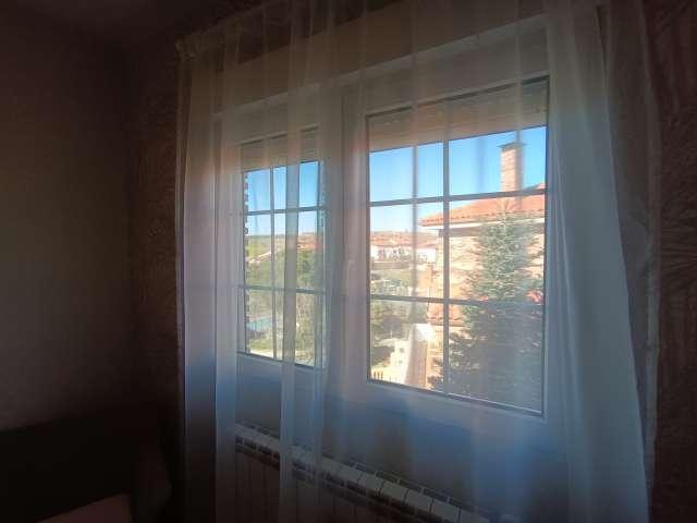 Habitación en alquiler en Sevilla La Nueva, Madrid