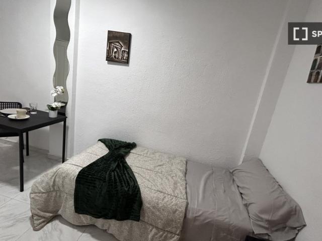 Habitación en alquiler en La Avanzada - La Cueva, Fuenlabrada