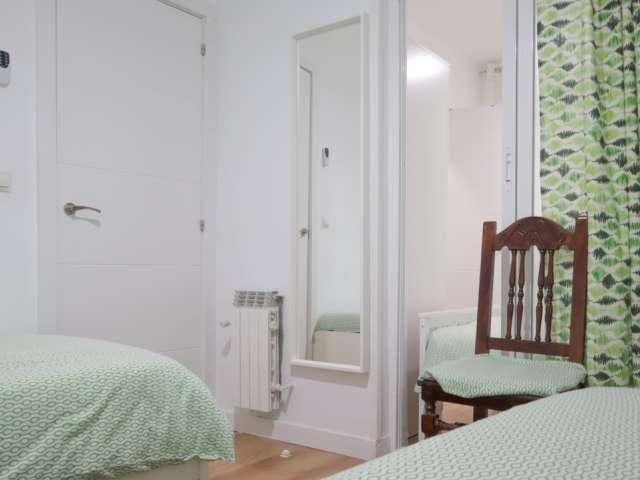 Habitación en alquiler en Embajadores, Madrid