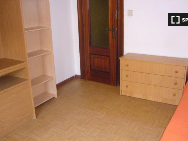 Habitación en alquiler en Oviedo, Teatinos