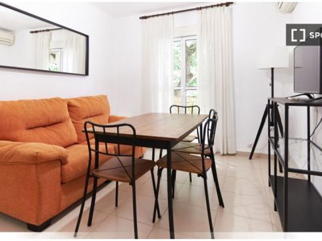 Piso en alquiler en Los Remedios, Sevilla