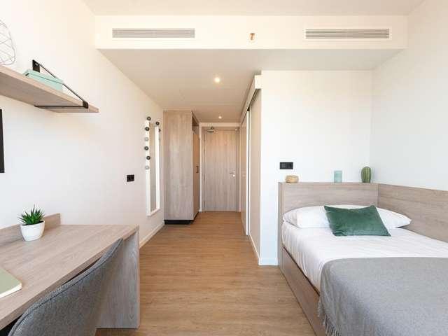 Habitación en alquiler en La Mina - districte 6, Barcelonès