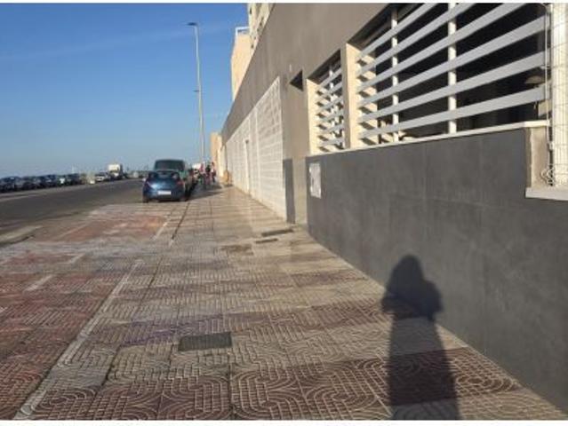 Local Comercial en alquiler en Roquetas De Mar, Andalucía