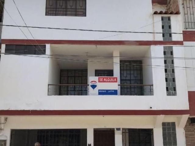 SE ALQUILA O VENDE CASA DE 3 PISOS