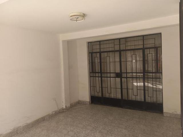 SE ALQUILA O VENDE CASA DE 3 PISOS