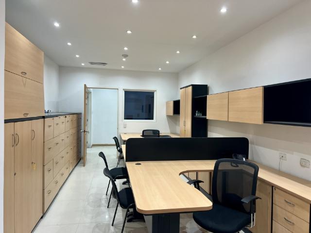 Oficina en alquiler en Leoncio Martínez, Miranda