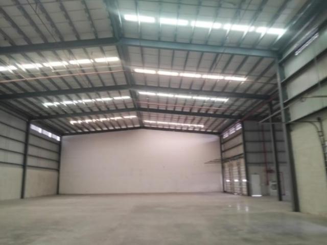 Se alquilan galeras desde 500m2 en adelante/warehouses for rent from 500m2