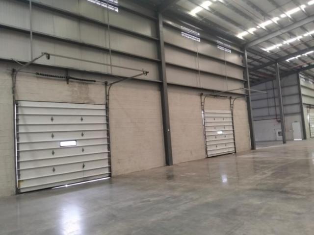 Se alquilan galeras desde 500m2 en adelante/warehouses for rent from 500m2