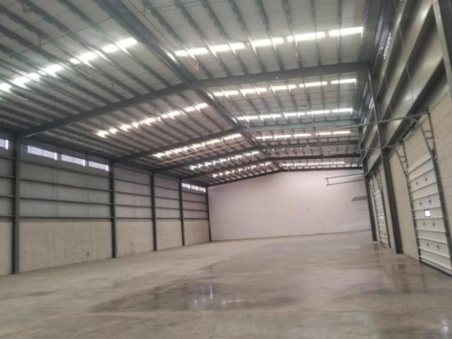 Se alquilan galeras desde 500m2 en adelante/warehouses for rent from 500m2