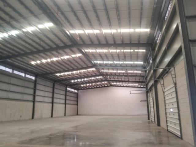 Se alquilan galeras desde 500m2 en adelante/warehouses for rent from 500m2