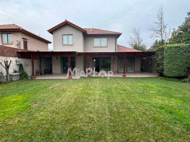 Casa en arriendo en Algarrobal, Metropolitana
