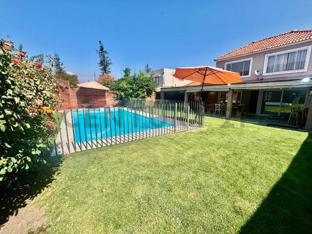 Casa en arriendo en Algarrobal, Metropolitana