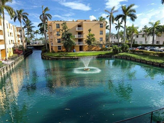 Condo for sale in Dania