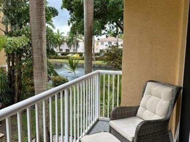 Condo for sale in Dania