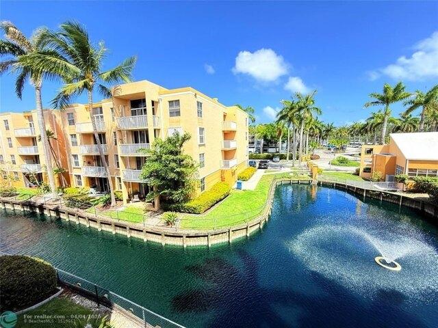 Condo for sale in Dania
