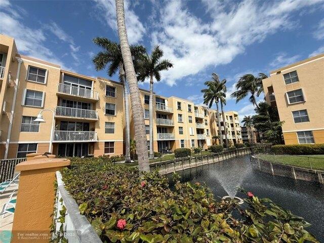 Condo for sale in Dania