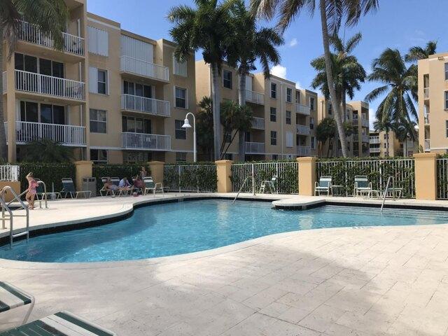 Condo for sale in Dania