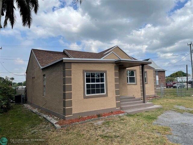 House for sale in Belle Glade