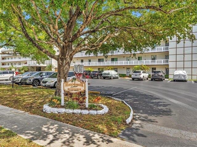 Condo for sale in Dania