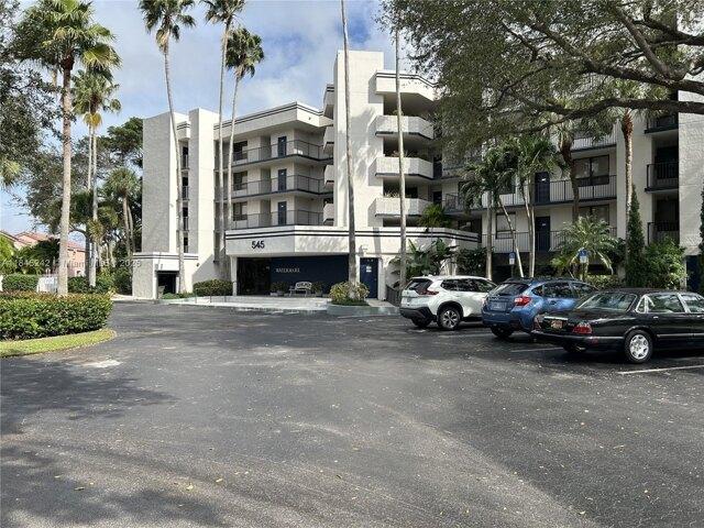 Condo for sale in Dania