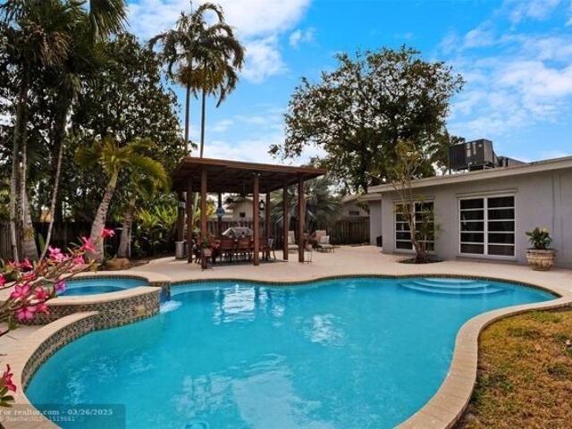 House for sale in Dania