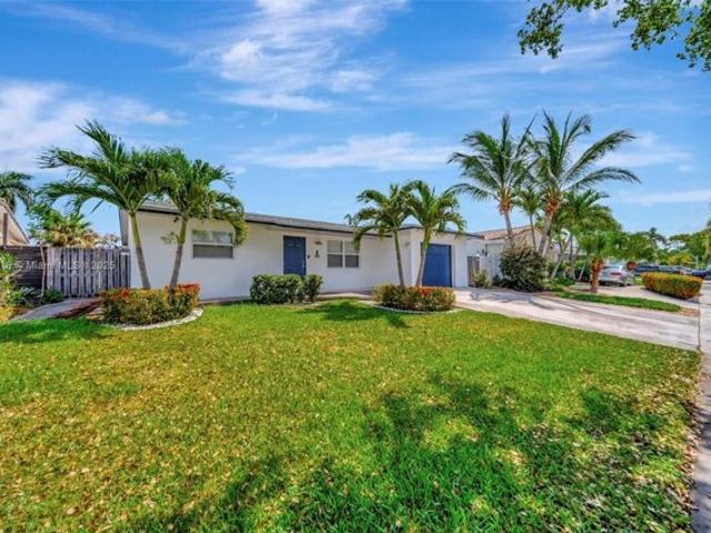 House for sale in Dania