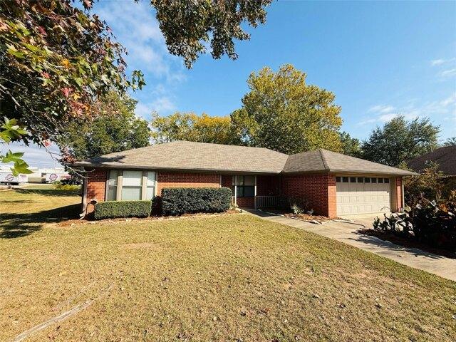 House for sale in Paris, Texas