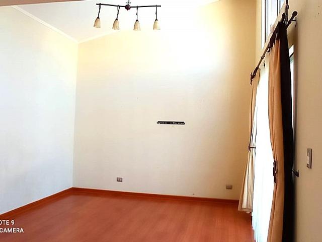 SE VENDE AMPLIA CASA SECTOR LOMAS HUASI