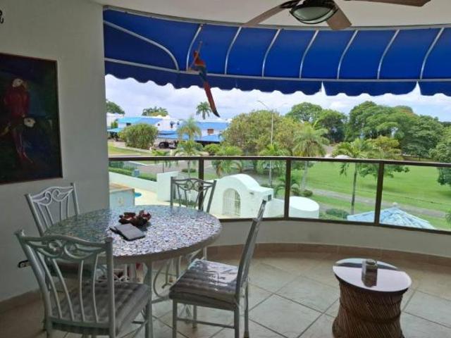 Se Vende Amplio Apartamento en Playa Blanca ID/MD