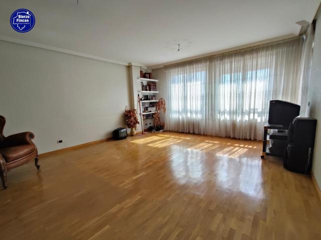 Piso en venta en San Lorenzo - La Palomera - San Mamés, León