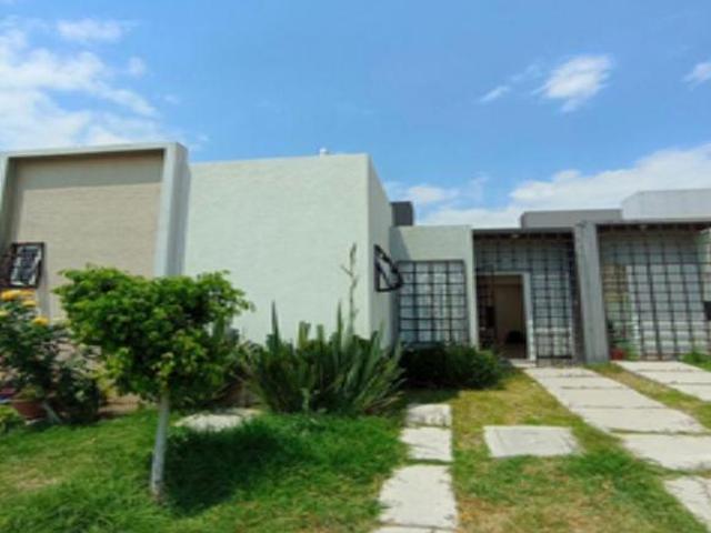 Se vende bonita casa