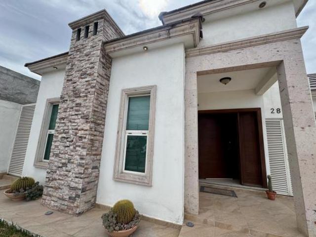 Se Vende bonita casa de una planta en Fracc privado al Norte de Saltillo