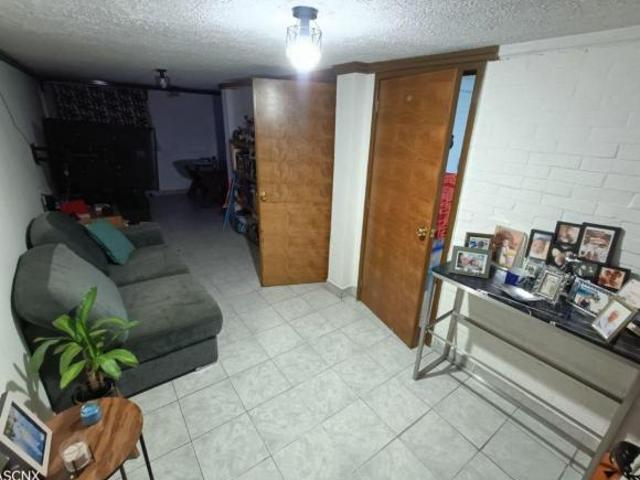 Se vende Casa con dos departamentos construidos en los reyes iztacala 4 rec 2 baños, patio, excele