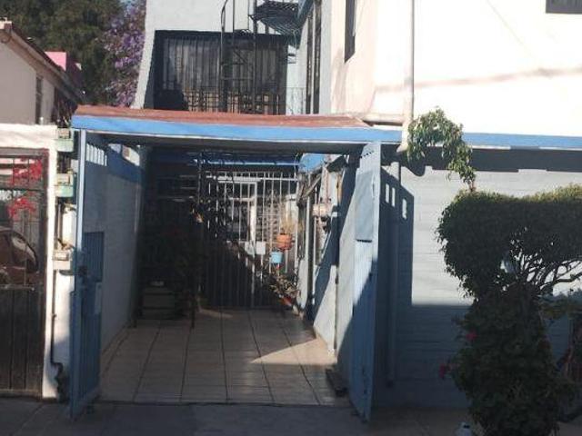 Se vende Casa con dos departamentos construidos en los reyes iztacala 4 rec 2 baños, patio, excele