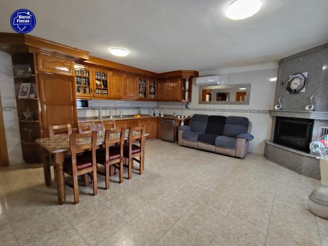 Casa en venta en Columbrianos, El Bierzo