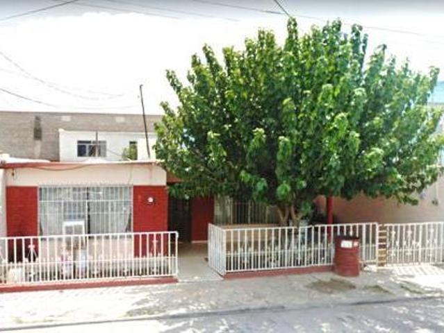 SE VENDE CASA / COPROPIEDAD 50%