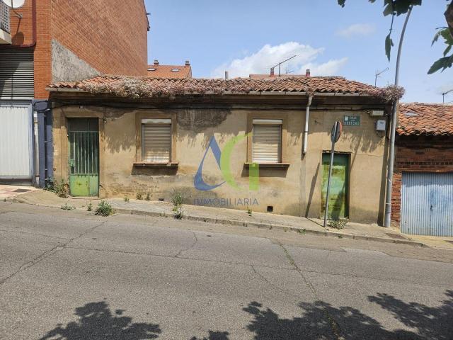 Casa en venta en Navatejera, Villaquilambre
