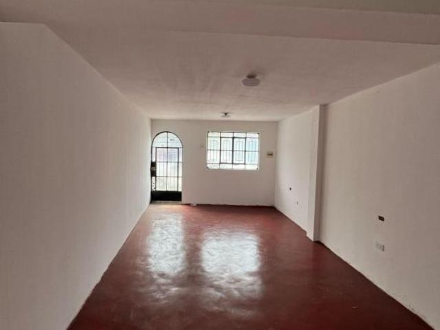 ¡Se Vende Casa De 2 Pisos En San Clemente!