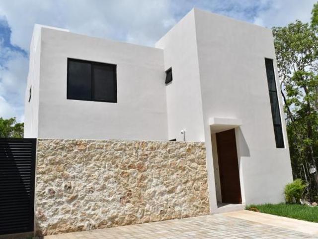 Se vende casa de 3 recamaras en residencial Vía Cumbres Cancun