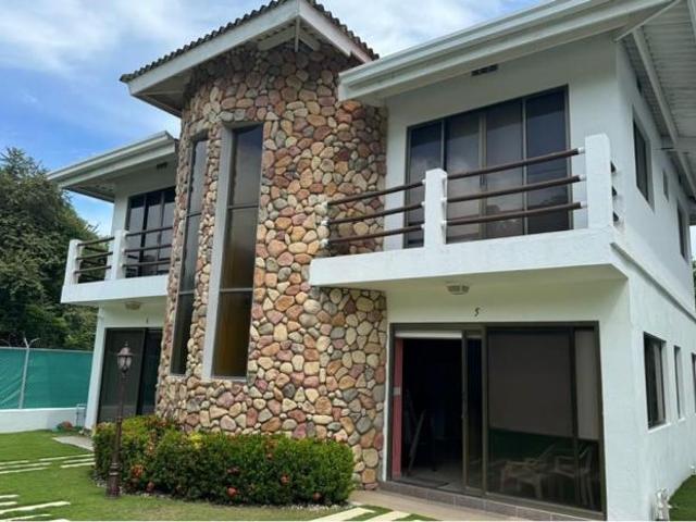 Se vende casa dúplex en playa palmar, san carlos, panamá oeste