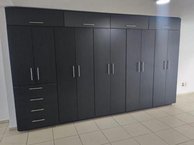 Se vende casa dúplex semi moderna en Chapalita