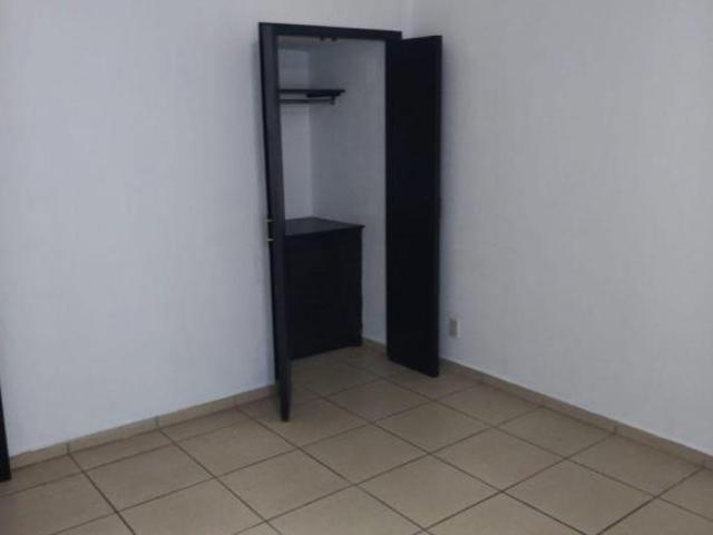 Se vende casa dúplex semi moderna en Chapalita