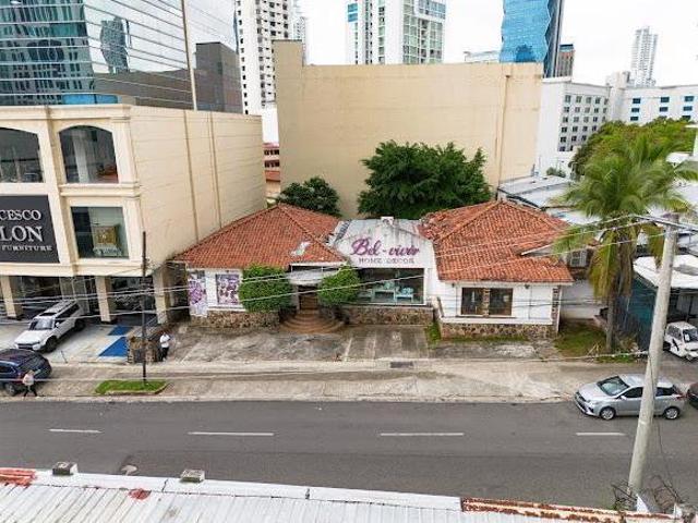 Se Vende Casa en Avenida Aquilno de La Guardia, Bella Vista