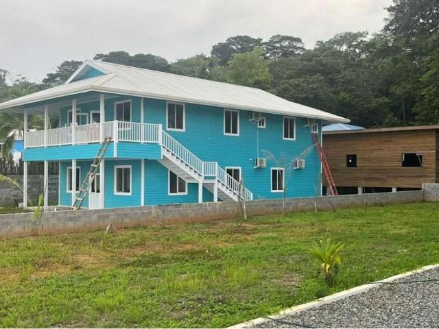 Se vende casa en bocas del toro