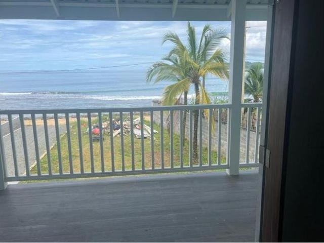 Se vende casa en bocas del toro