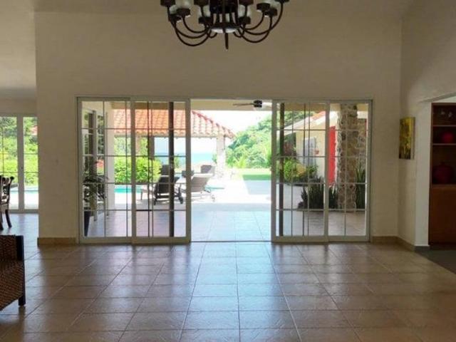 Se vende casa en costa esmeralda, panamá oeste
