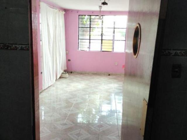 SE VENDE CASA EN LA COLONIA LAREDO A UNA CUADRA DE LA AVENIDA DOCTORES POZA RICA, VER