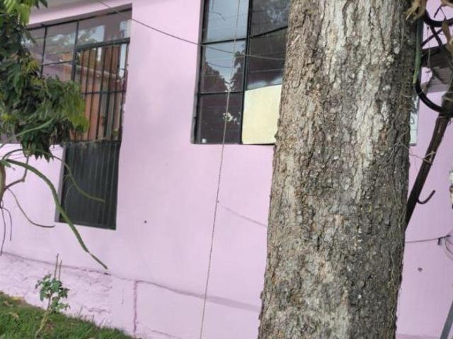 SE VENDE CASA EN LA COLONIA LAREDO A UNA CUADRA DE LA AVENIDA DOCTORES POZA RICA, VER