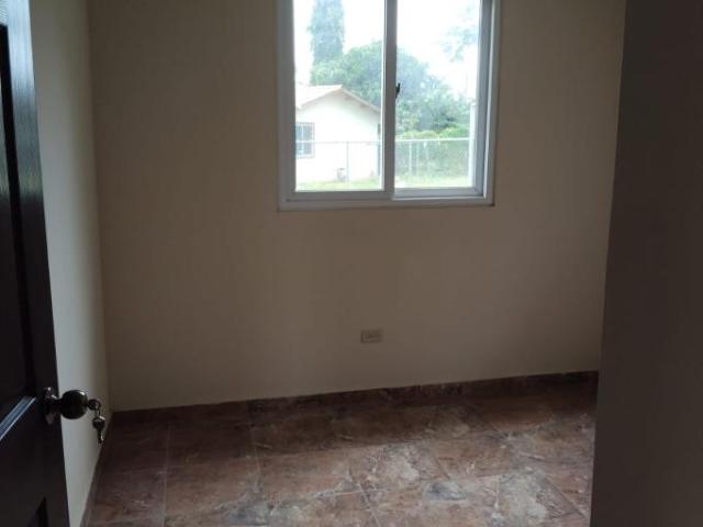 Se vende casa en las tablas