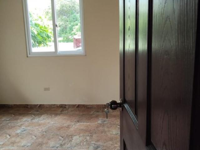 Se vende casa en las tablas